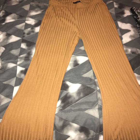 Bell bottoms Pants 💘 - Picture 5 of 6